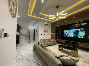 Luxury 5bedroom Duplex
